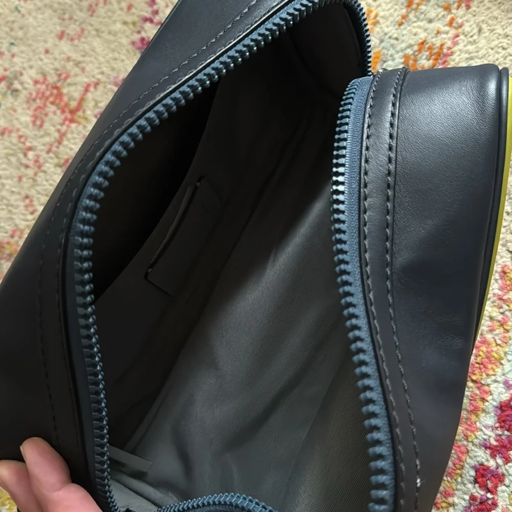 💚💙🐎🧳Coach Neon Yellow and dark blue travel bag - Picture 4 of 7